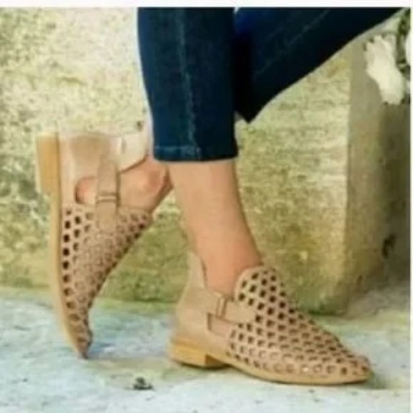 Musse & Cloud Caila Leather Perforated Western Ankle Booties Taupe 37 = 6/6.5 - Picture 9 of 13